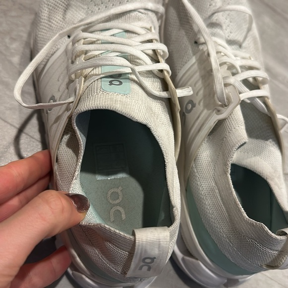 Women’s On Cloud tech running sneakers size 11 - Picture 4 of 6